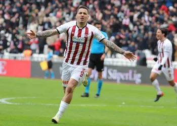 Sivassporlu Rey Manaj’a milli davet