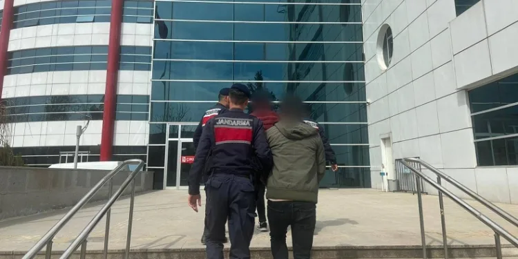 15 Yıl 7 ay kesinleşmiş hapis cezası bulunan şahıs uyuşturucuyla yakalandı