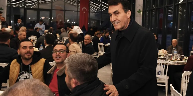Başkan Mustafa Dündar taksicilerle iftarda buluştu