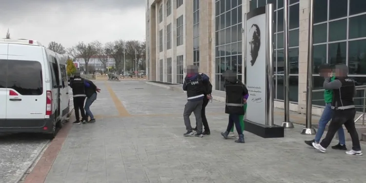 Uşak’ta uyuştucu ticareti yaptığı iddia edilen 4 şüpheli tutuklandı