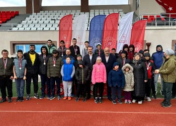 Özel sporcular atletizm müsabakalarında madalyalar sahiplerini buldu