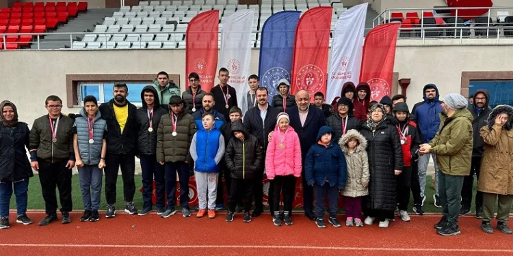 Özel sporcular atletizm müsabakalarında madalyalar sahiplerini buldu
