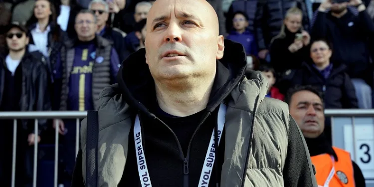 Kasımpaşa Teknik Direktörü Sami Uğurlu: “3 gol atıp, Galatasaray’ı yenememek üzücü”