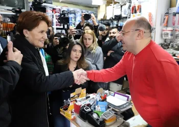 İYİ Parti lideri Akşener, Keçiören esnafını ziyaret etti