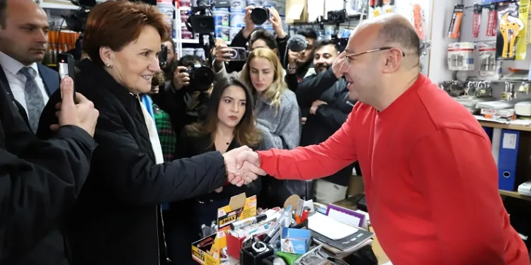 İYİ Parti lideri Akşener, Keçiören esnafını ziyaret etti