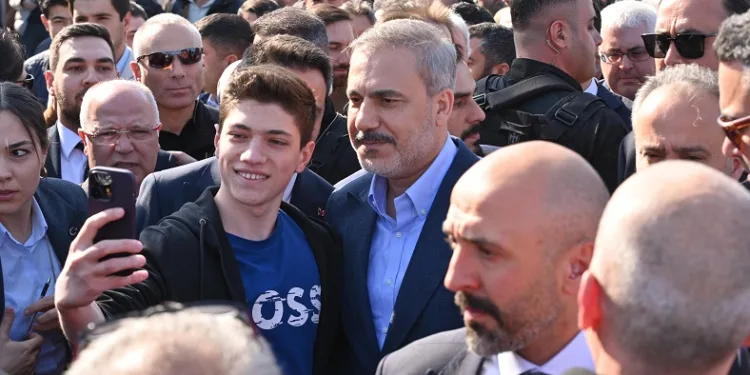 Dışişleri Bakanı Hakan Fidan’a Bursa’da yoğun ilgi