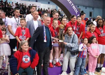 Zonguldak Spor Basket 67 Takımı, şampiyonluk kupasını kaldırdı