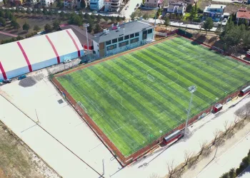 Uşak’ın modern tesisi yeşil sahalara yıldız yetiştirecek
