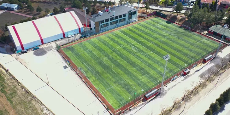 Uşak’ın modern tesisi yeşil sahalara yıldız yetiştirecek