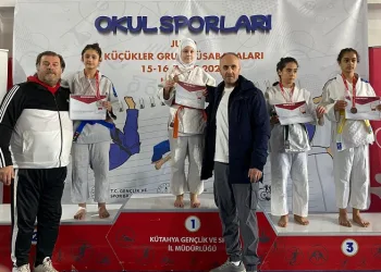 Yunusemreli küçük judocular Kütahya’da 5 madalya kazandı