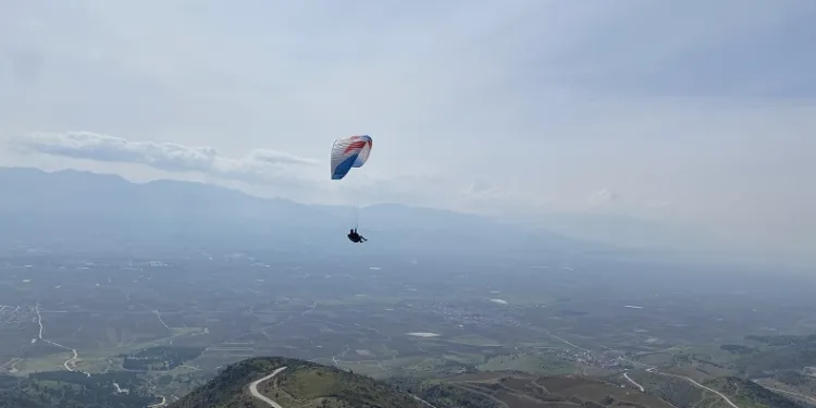 Alaşehir’de yamaç paraşütü pisti tam not aldı