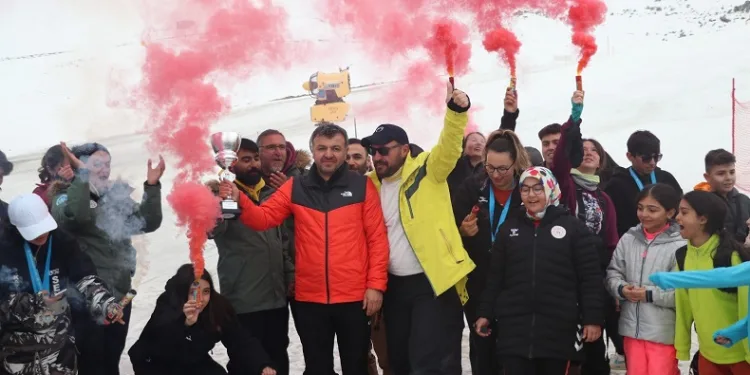 Snowboard Türkiye Şampiyonu Kayseri oldu