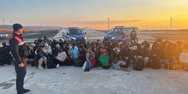 Çanakkale’de İHA destekli kaçak göçmen operasyonu