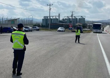 Yolcu otobüsleri jandarma ekiplerince denetleniyor