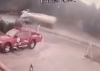 Otomobil ile yakıt tankeri çarpıştı, sürücü ağır yaralandı