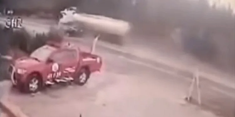 Otomobil ile yakıt tankeri çarpıştı, sürücü ağır yaralandı