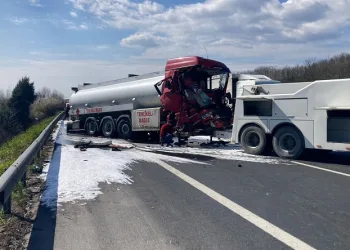 Tanker tıra arkadan çarptı 1 kişi yaralandı