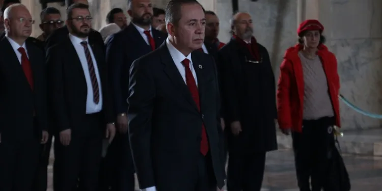 Gençlerbirliği Başkanı Osman Sungur’dan, Anıtkabir’e ziyaret