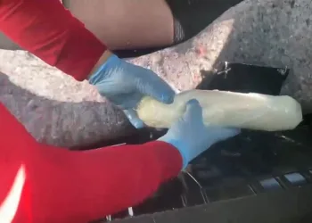 Otomobilin yakıt tankından 17 kilo eroin çıktı