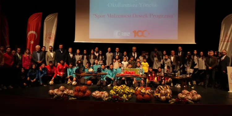 Bilecik’te amatör spor kulüplerine 3 milyon 415 bin 416 TL’lik malzeme yardımı yapıldı