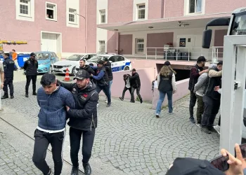 İzmir’deki nevruz kutlamasında ‘terör propagandası’ yapan 36 kişi adliyede