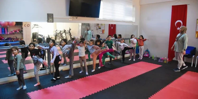 Yunusemreli çocuklar spora ilk adımı cimnastikle atıyor