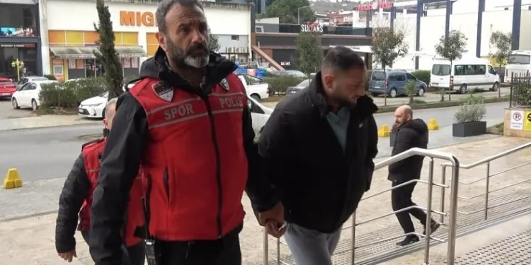 Trabzonspor-Fenerbahçe maçı sonrası olaylara karışan 13 kişiden 2’si tutuklandı