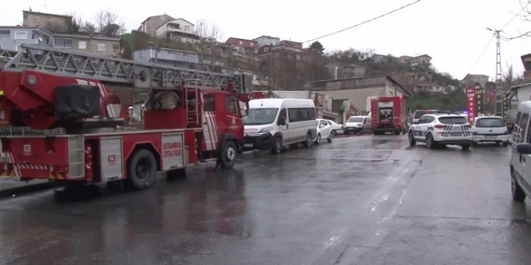 Ümraniye’de tekne imalathanesi alev alev yandı