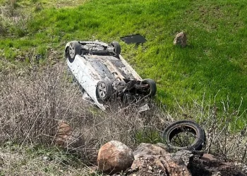 Otomobil şarampole yuvarlandı: 2 yaralı