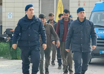 Bursa’da JASAT ekiplerinden kaçak göçmen operasyonu