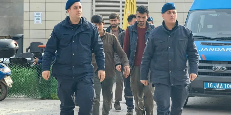 Bursa’da JASAT ekiplerinden kaçak göçmen operasyonu