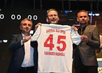 Kasapoğlu’na forma hediye edildi