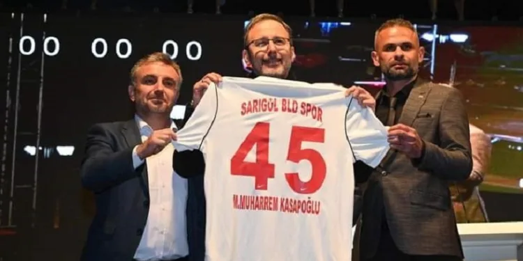 Kasapoğlu’na forma hediye edildi