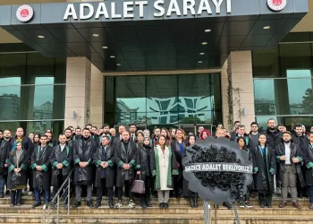 Trabzonlu avukatlardan, Fenerbahçe maçı sonrası yaşanan tutuklamalara sessiz protesto