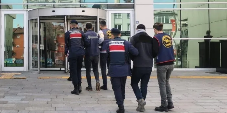 Çevreyolu inşaatından 10 ton demir çalan şüpheliler yakalandı