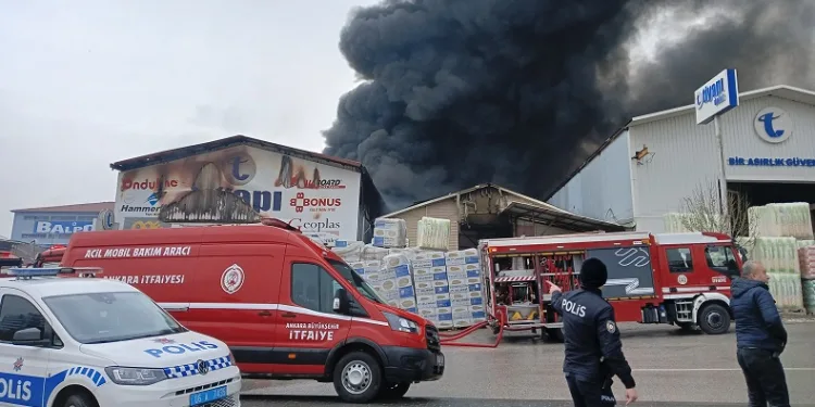 Başkentteki depo yangını kontrol altına alındı
