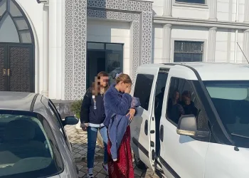 Kucağında çocuğuyla adliyeye sevk edildi