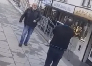 Sokak ortasında ateş açtı