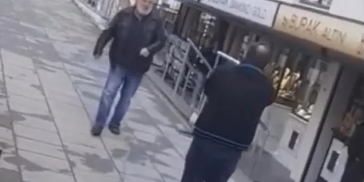 Sokak ortasında ateş açtı