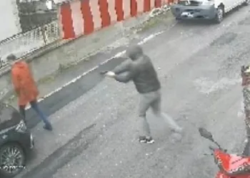 Avukat aracına binerken silahla vurularak yaralandı