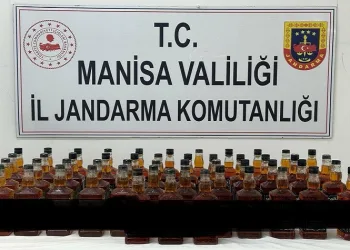 Manisa’da bir araç içerisinde 50 litre kaçak viski ele geçirildi