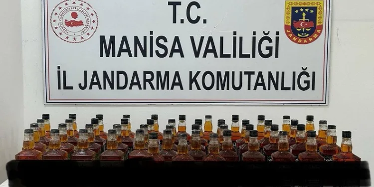 Manisa’da bir araç içerisinde 50 litre kaçak viski ele geçirildi