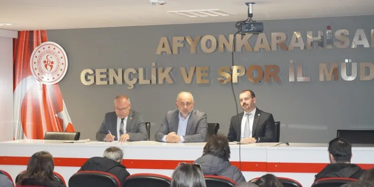 Afyonkarahisar’da antrenörlerle değerlendirme toplantısı düzenledi