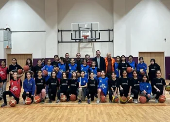 Düzce’de yetenekli ve gelişim vaat eden sporcu adaylarına basketbol eğitimi