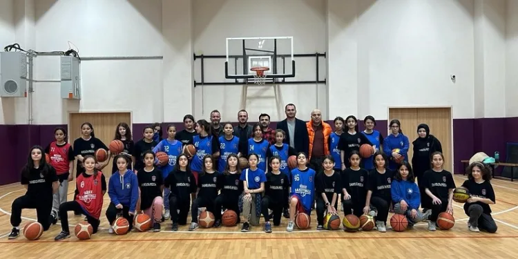 Düzce’de yetenekli ve gelişim vaat eden sporcu adaylarına basketbol eğitimi