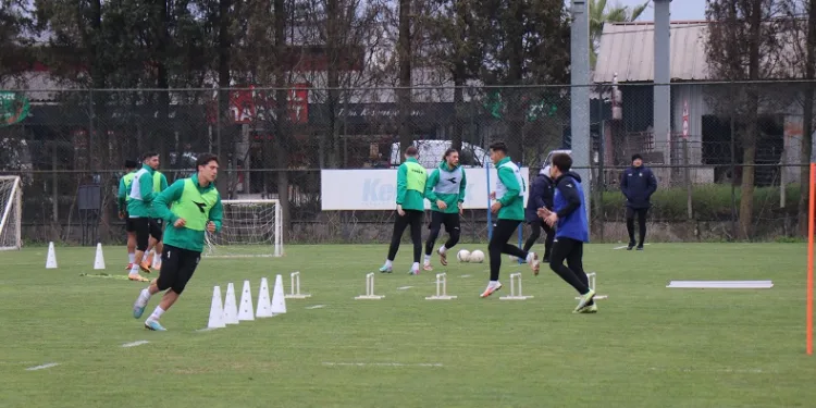 Sakaryaspor, Şanlıurfaspor mesaisine başladı