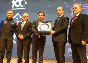Bakan Kacır’dan Başkan Büyükkılıç’a ‘Alper Gezeravcı’ teşekkürü