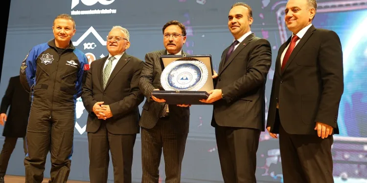 Bakan Kacır’dan Başkan Büyükkılıç’a ‘Alper Gezeravcı’ teşekkürü