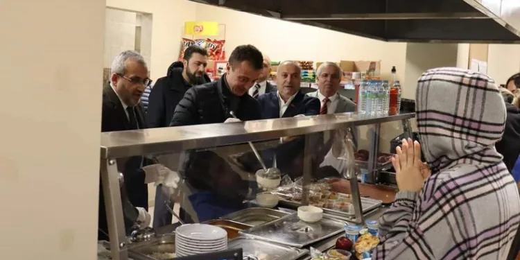 İlçe protokolü üniversite öğrencileri ile iftar yaptı