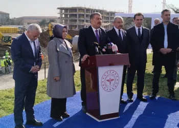 Bakan Koca: “Türkiye’nin en büyük kapasitesi olan şehir hastanesi Sancaktepe’de inşaatı devam ediyor”